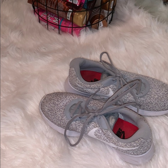 Nike shoes - Picture 1 of 3